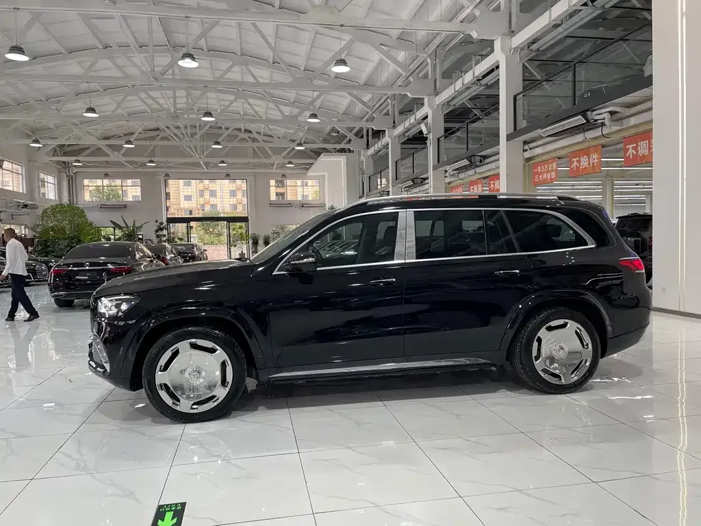 Mercedes-Benz GLS — фото 7