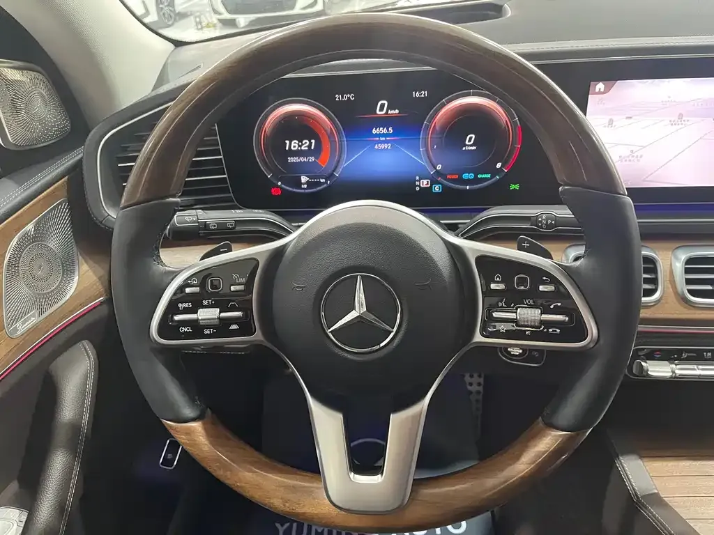 Mercedes-Benz GLS — фото 9