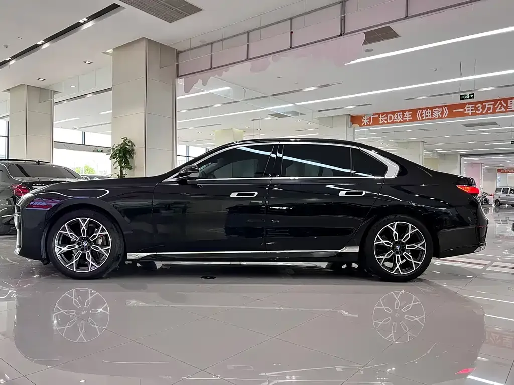 BMW 7 Series 2023 из CN, фото 8