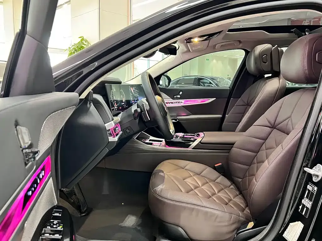 BMW 7 Series 2023 из CN, фото 5