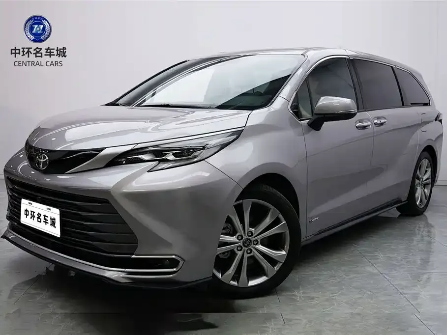 Toyota Sienna — фото 1