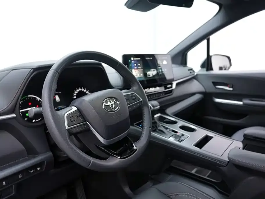 Toyota Sienna — фото 3