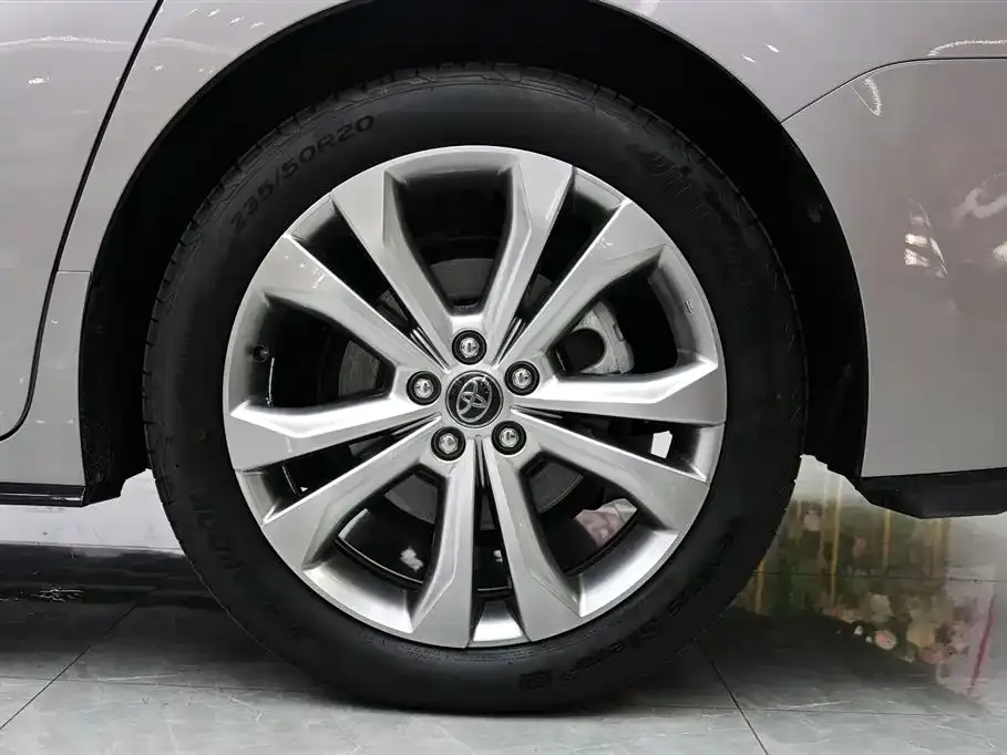Toyota Sienna — фото 10