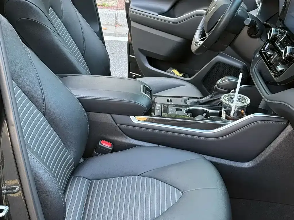 Toyota Crown Kluger 2023 из CN, фото 7