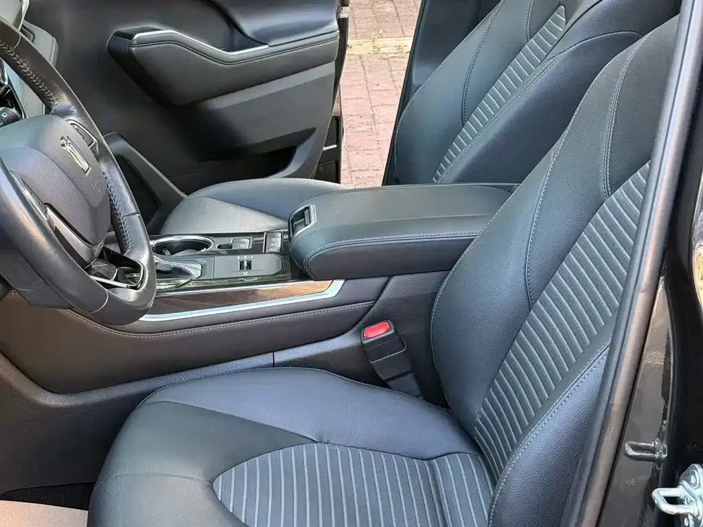 Toyota Crown Kluger 2023 из CN, фото 2