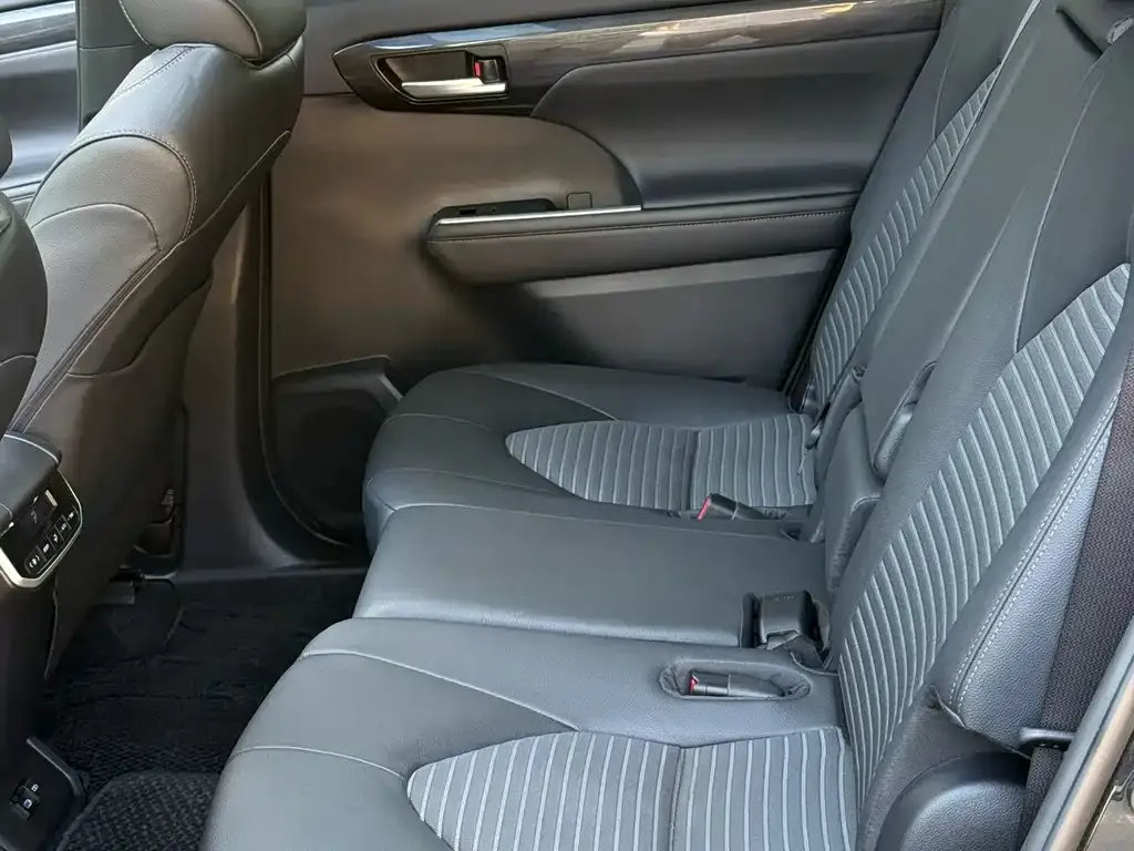 Toyota Crown Kluger 2023 из CN, фото 4