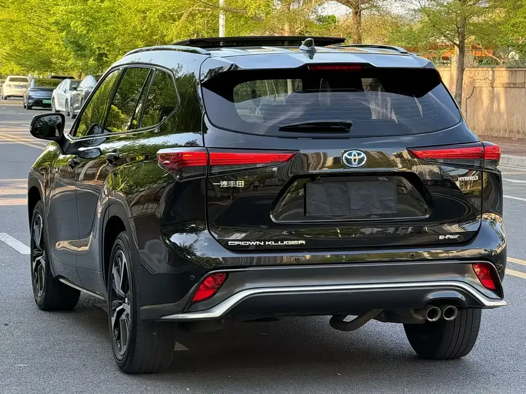 Toyota Crown Kluger 2023 из CN, фото 8