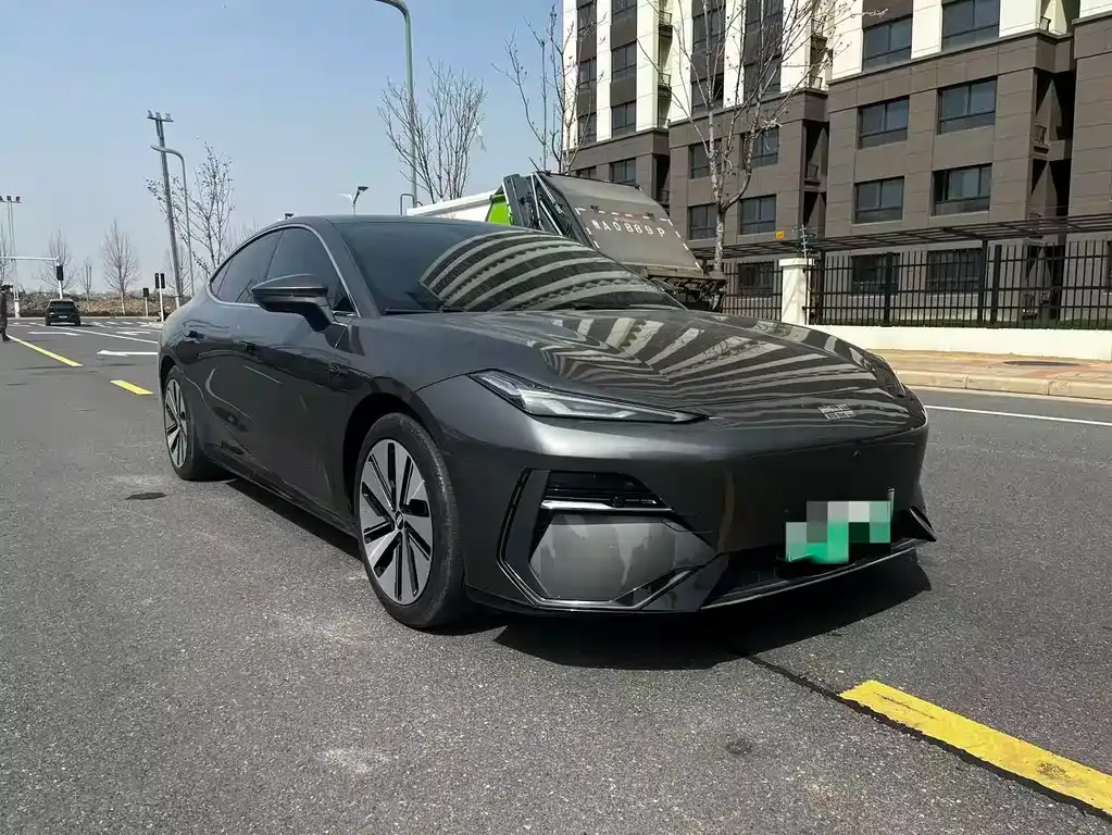 Geely Galaxy E8