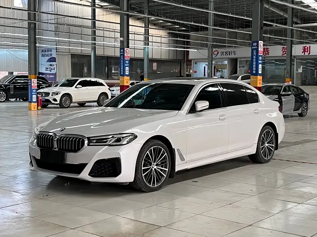 BMW 5 Series — фото 1