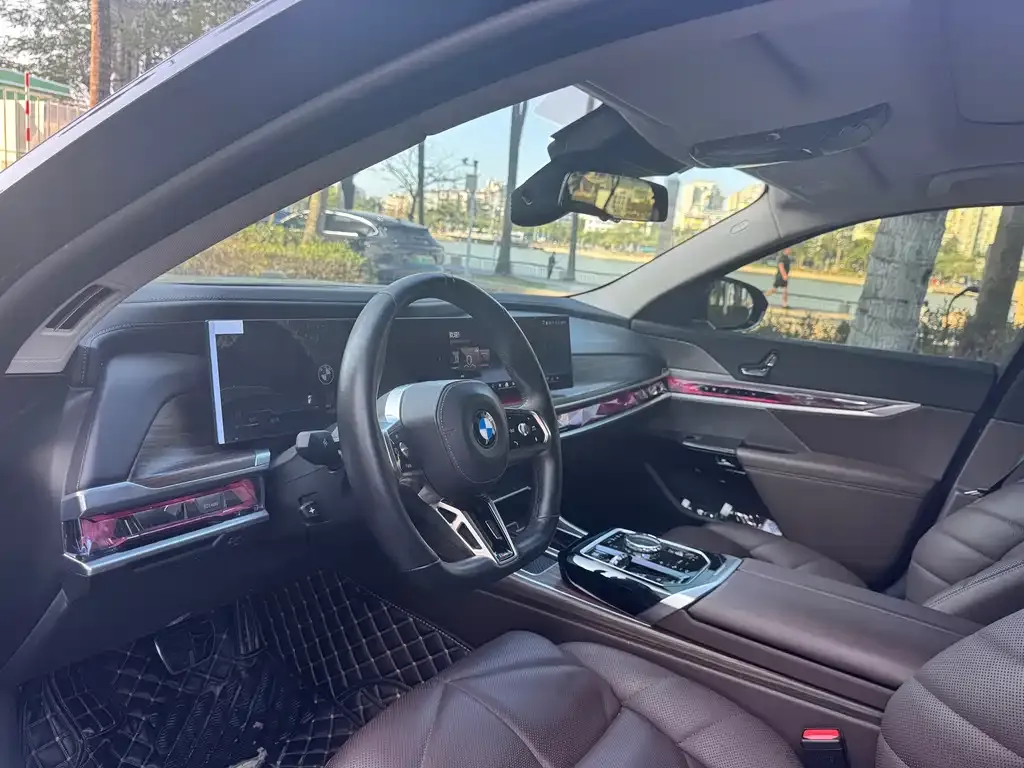 BMW 7 Series 2023 из CN, фото 3
