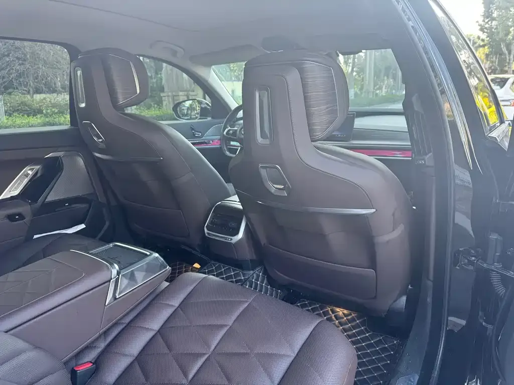 BMW 7 Series 2023 из CN, фото 10