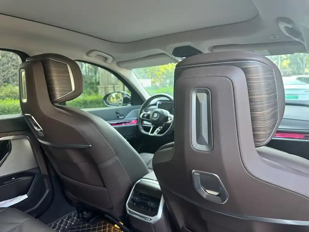 BMW 7 Series 2023 из CN, фото 2