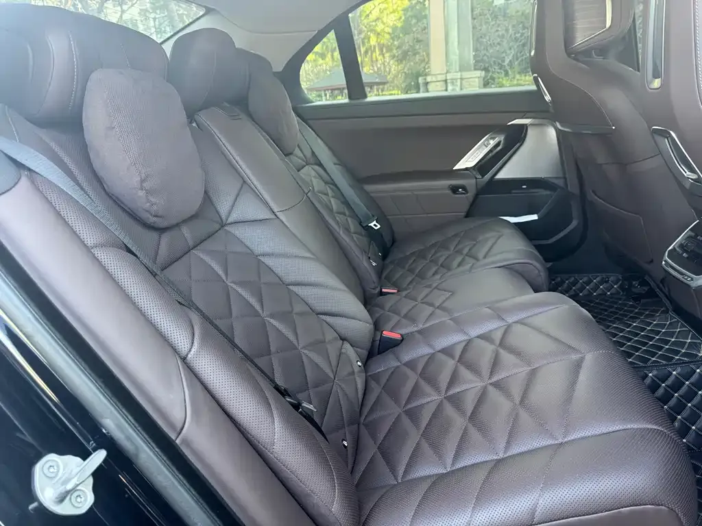 BMW 7 Series 2023 из CN, фото 5
