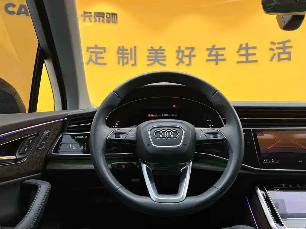 Audi Q7 2023 из CN, фото 4