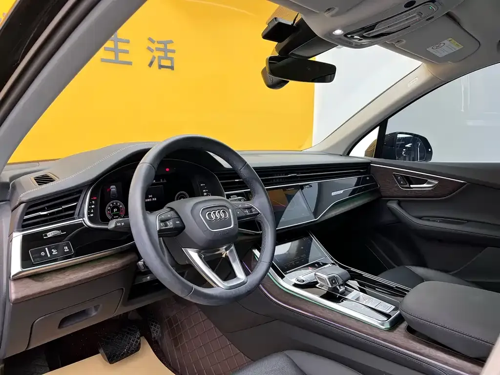 Audi Q7 2023 из CN, фото 2