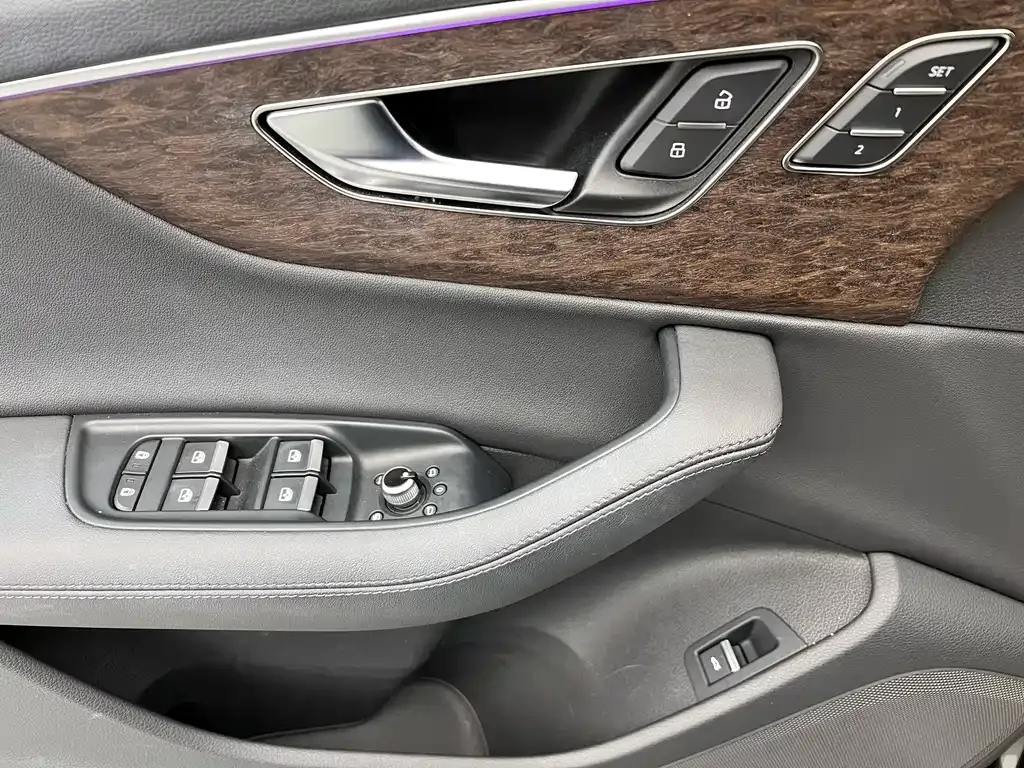 Audi Q7 2023 из CN, фото 9