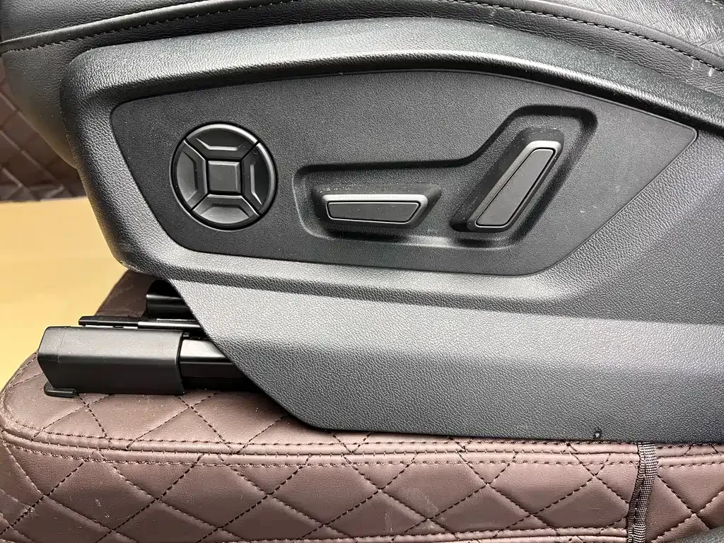 Audi Q7 2023 из CN, фото 10