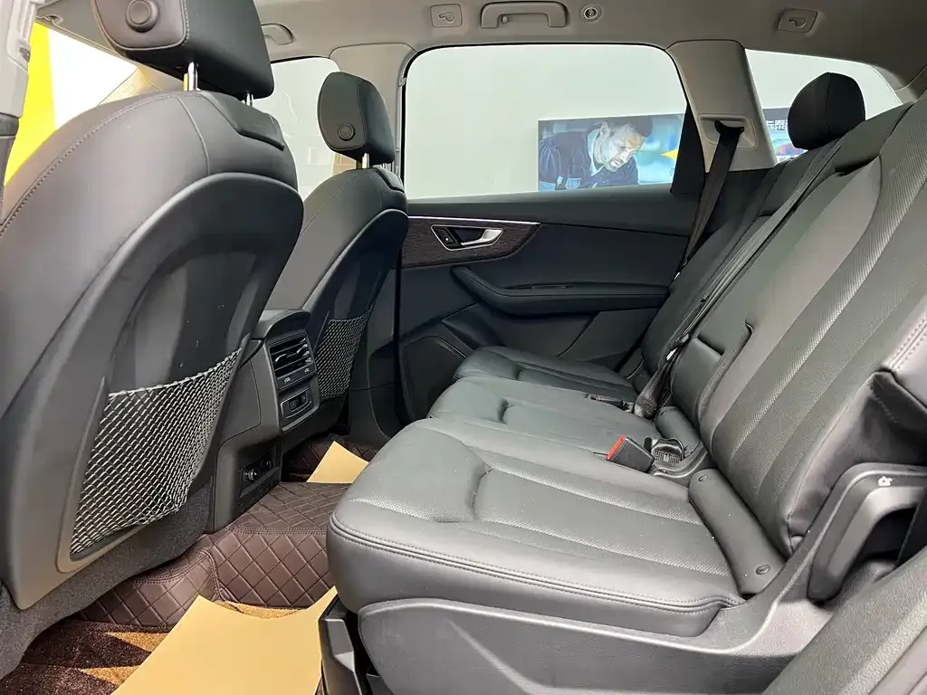 Audi Q7 2023 из CN, фото 8