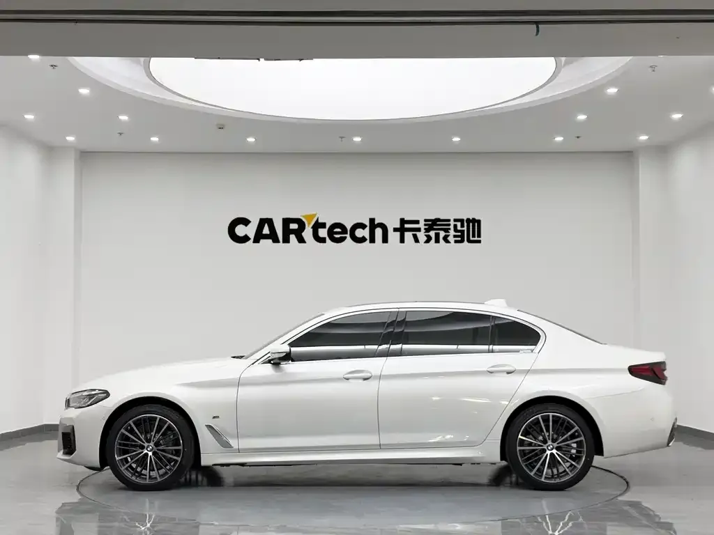 BMW 5 Series — фото 10