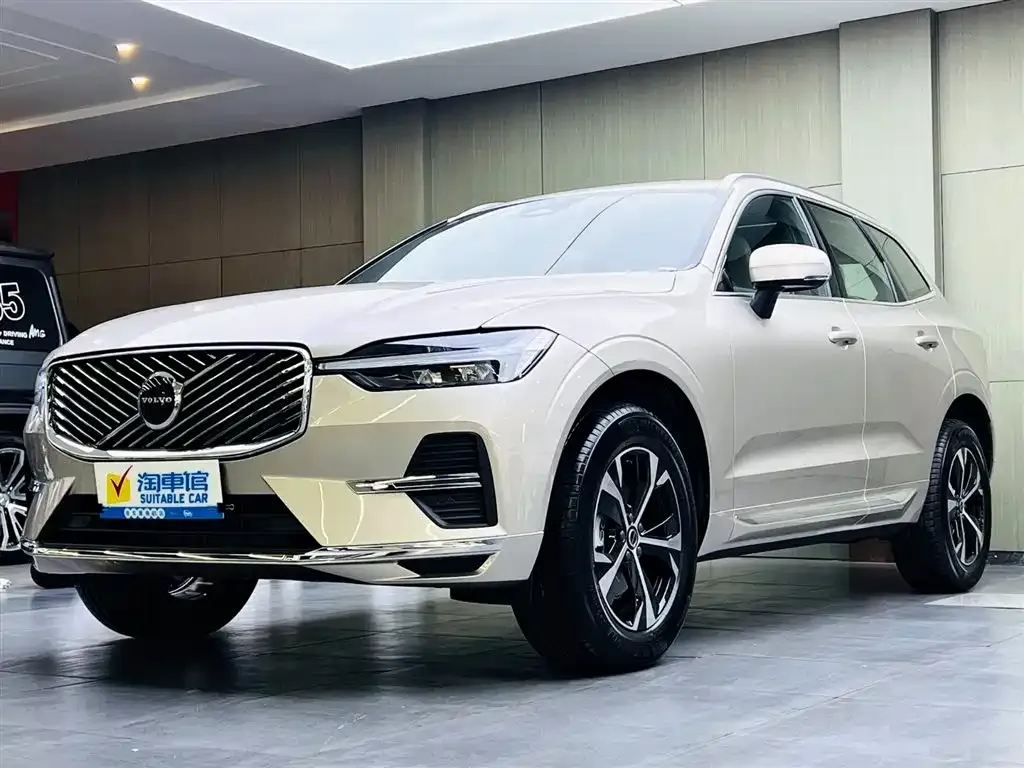 Volvo XC60 — фото 1