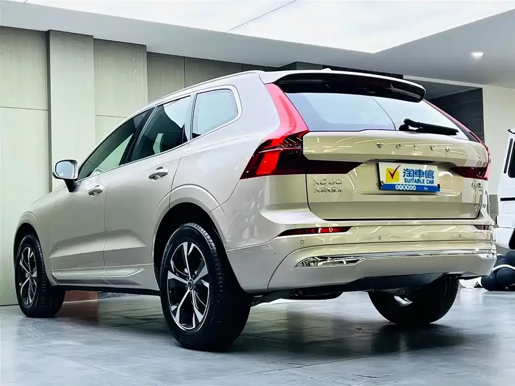Volvo XC60 — фото 8