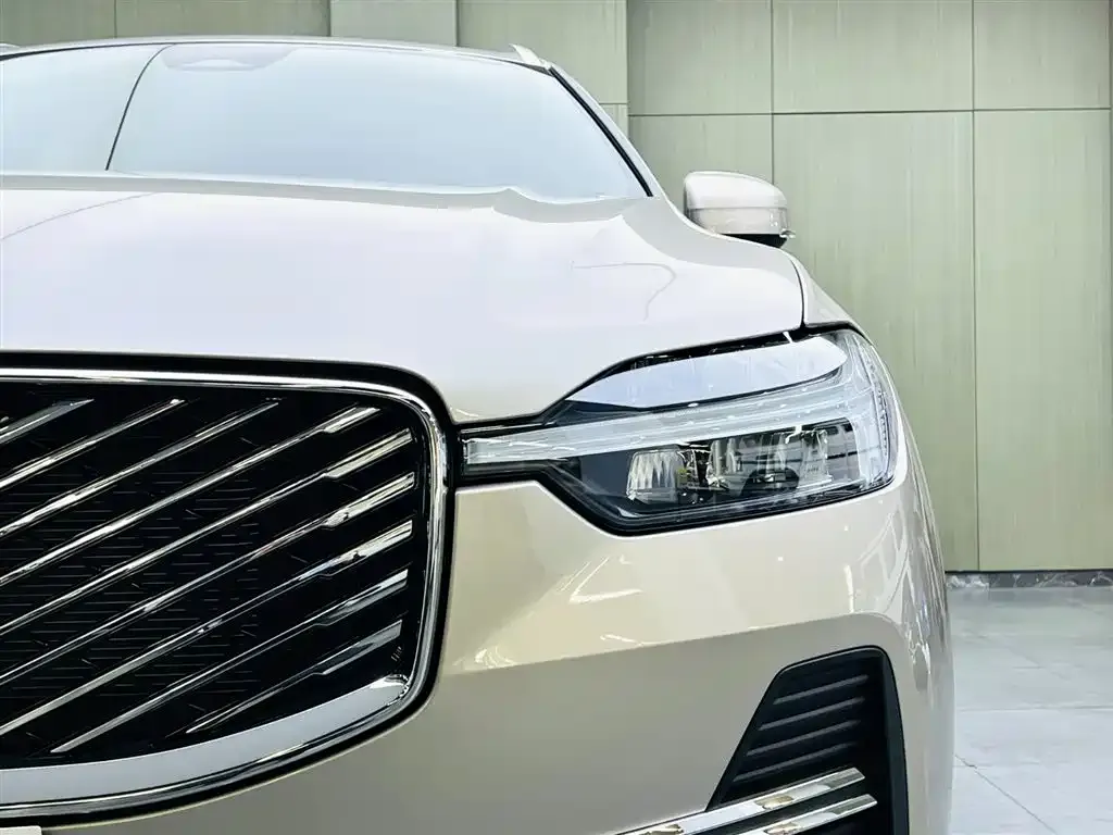 Volvo XC60 — фото 10