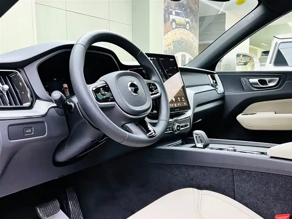 Volvo XC60 — фото 3