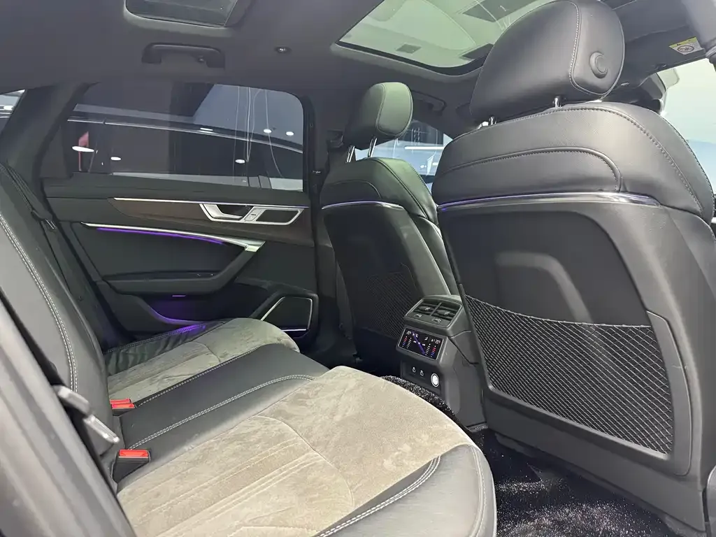 Audi A6L 2023 из CN, фото 8
