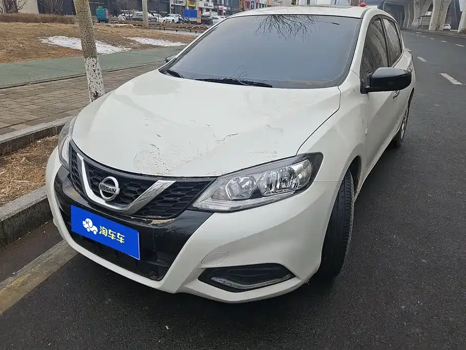 Nissan Tiida — фото 1