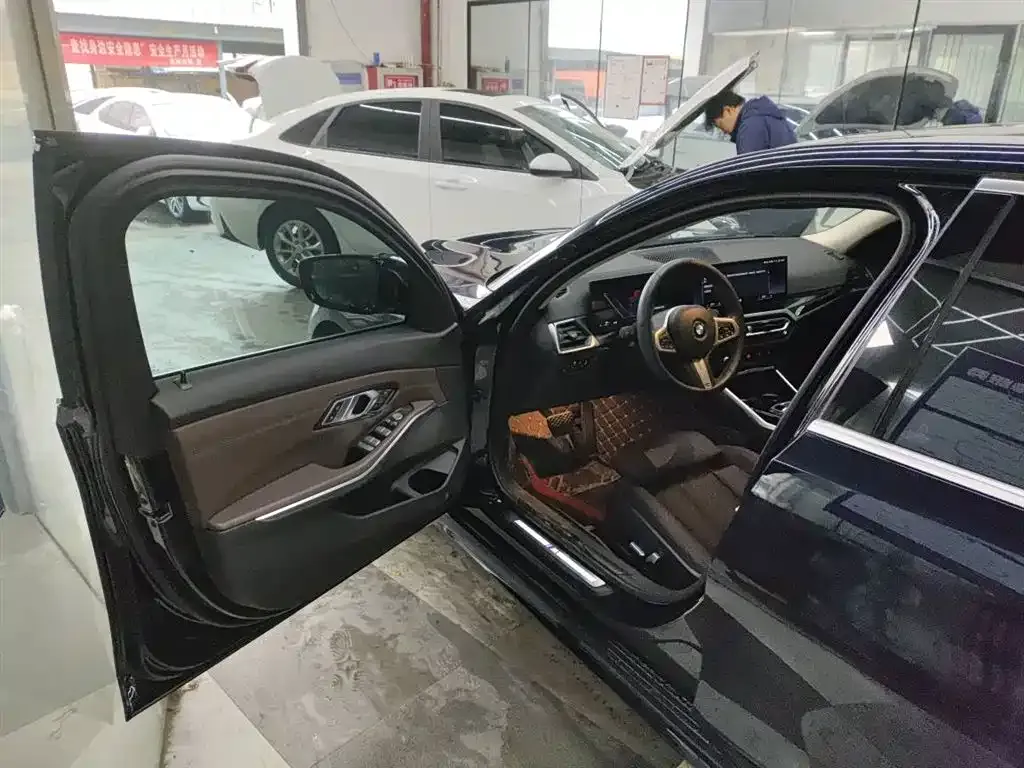 BMW 3 Series 2023 из CN, фото 2