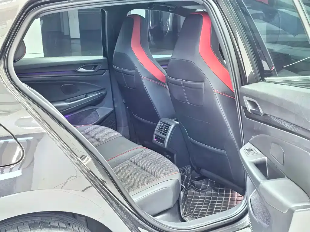 Volkswagen Golf GTI — фото 2