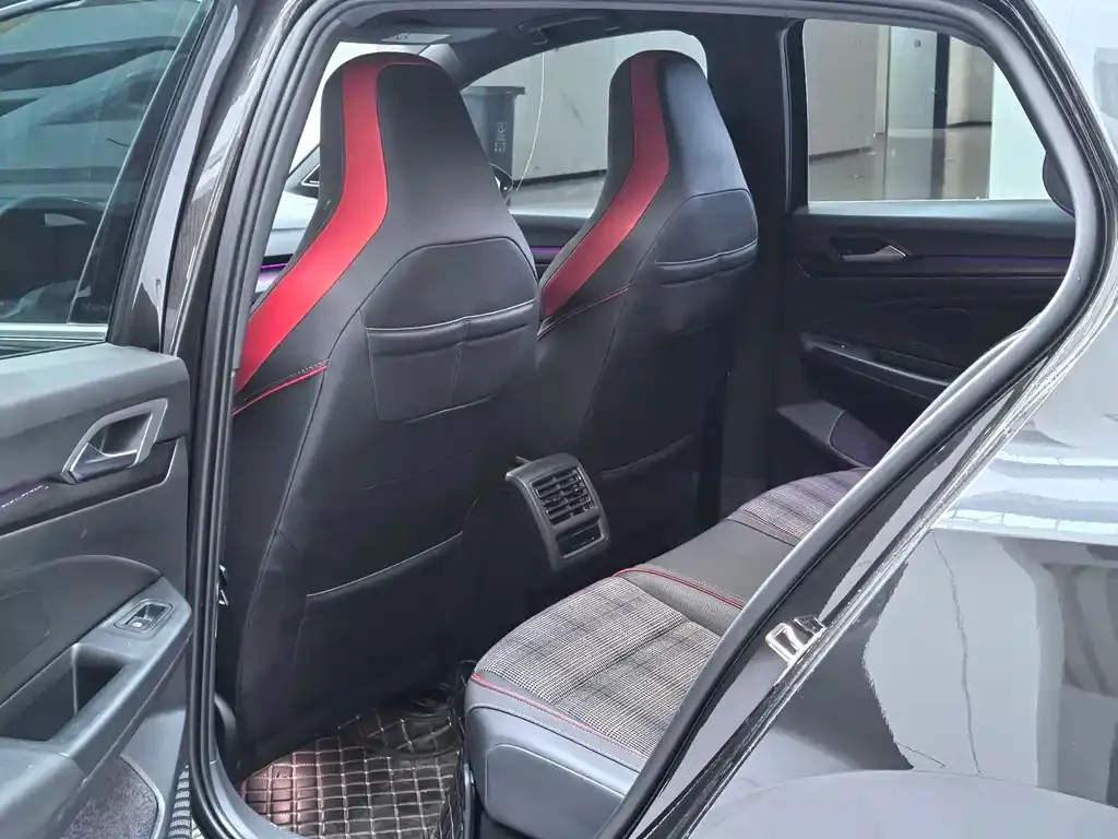 Volkswagen Golf GTI — фото 3