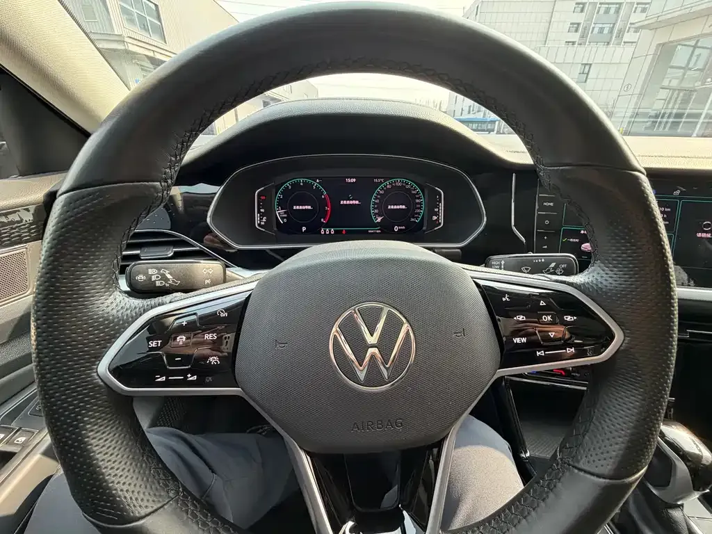 Volkswagen Passat 2023 из CN, фото 5