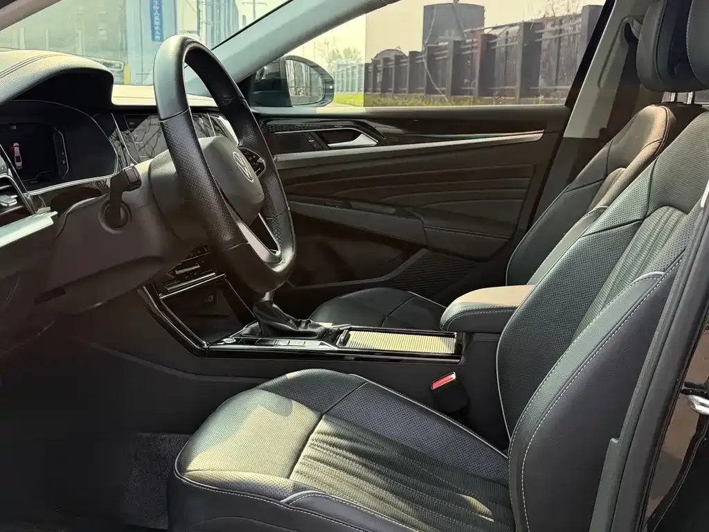 Volkswagen Passat 2023 из CN, фото 10