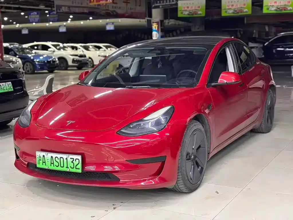 Tesla Model 3 — фото 1