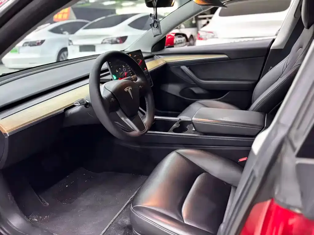Tesla Model 3 — фото 4