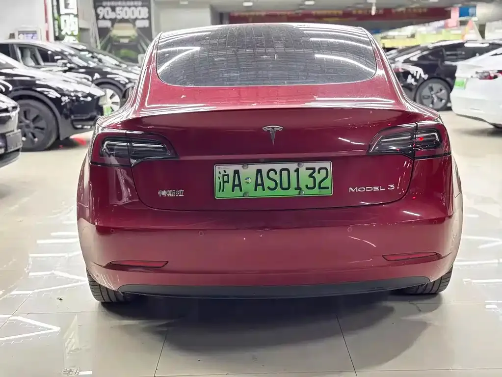 Tesla Model 3 — фото 7