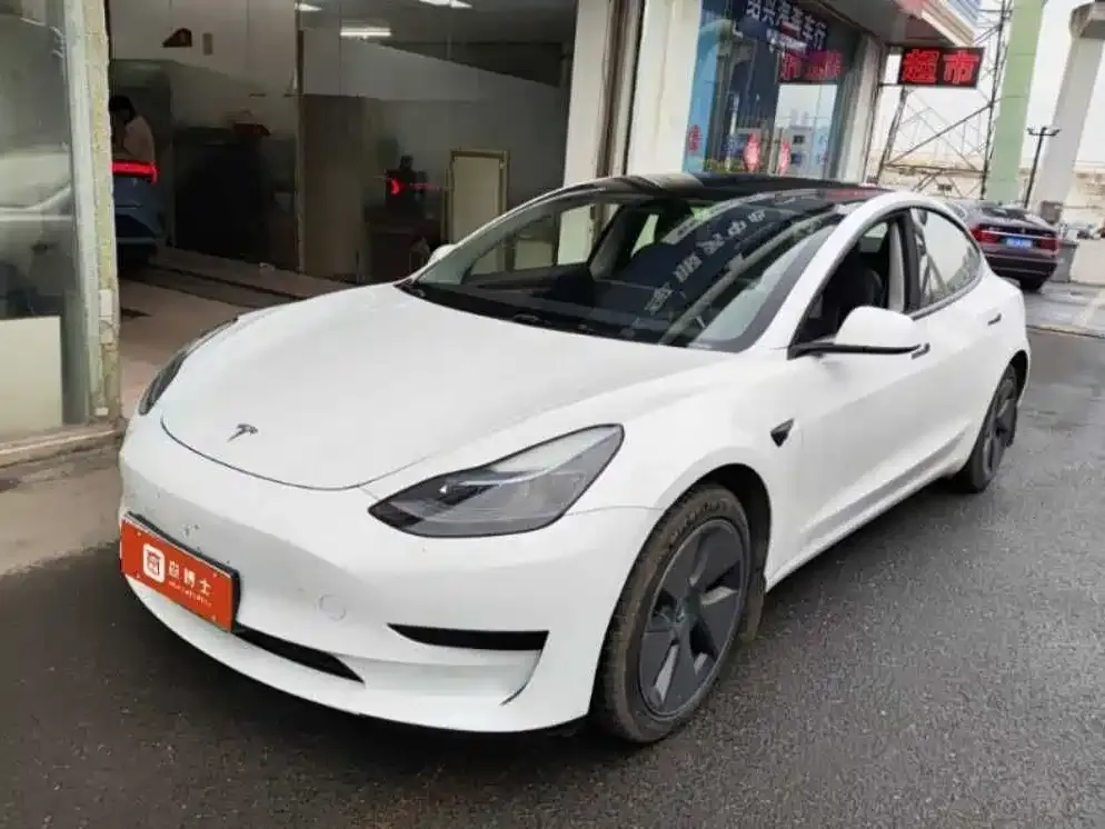 Tesla Model 3 — фото 1