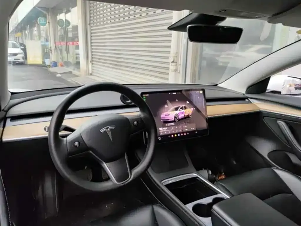 Tesla Model 3 — фото 3