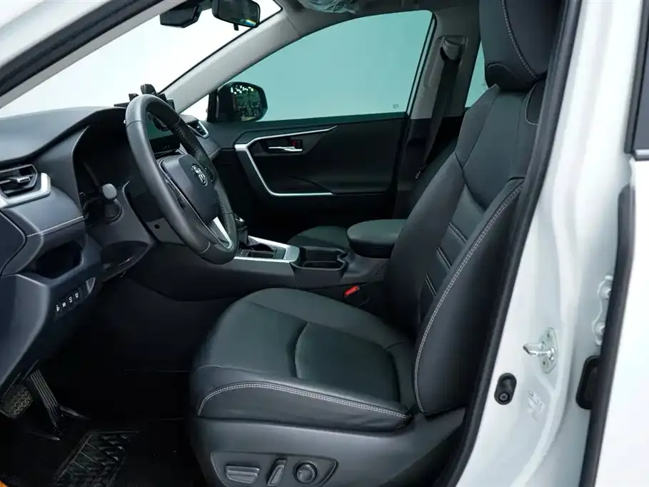 Toyota RAV4 2023 из CN, фото 6