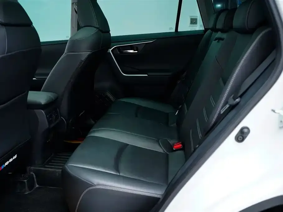 Toyota RAV4 2023 из CN, фото 10