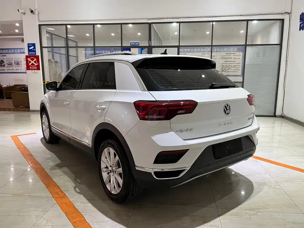 Volkswagen T-Roc — фото 2