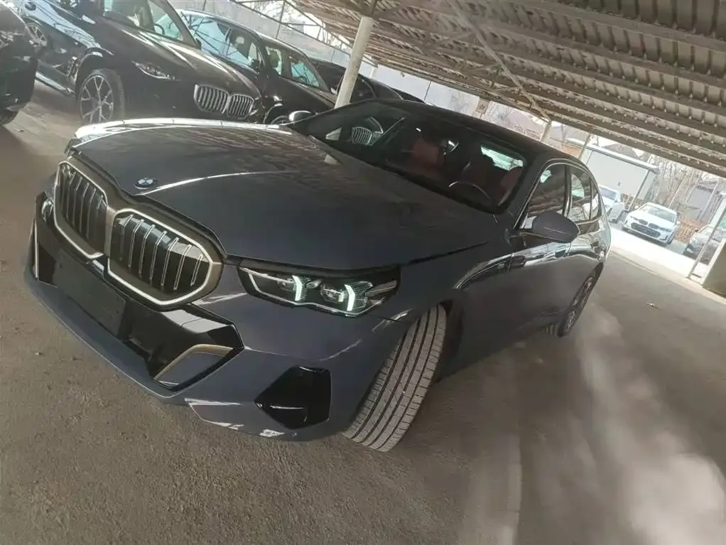 BMW 5 Series — фото 1