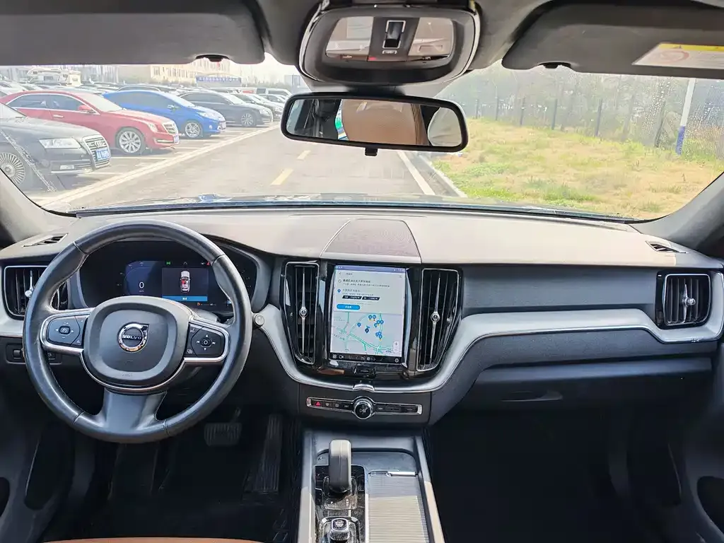 Volvo XC60 — фото 4