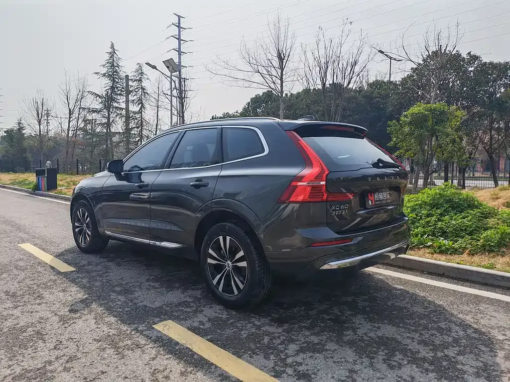 Volvo XC60 — фото 8