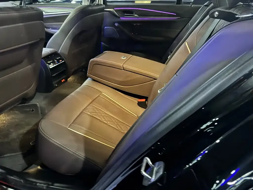 BMW 5 Series — фото 10
