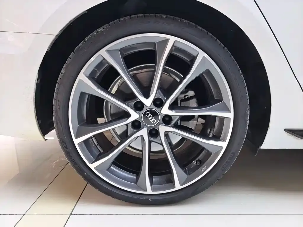 Audi A4L 2023 из CN, фото 9