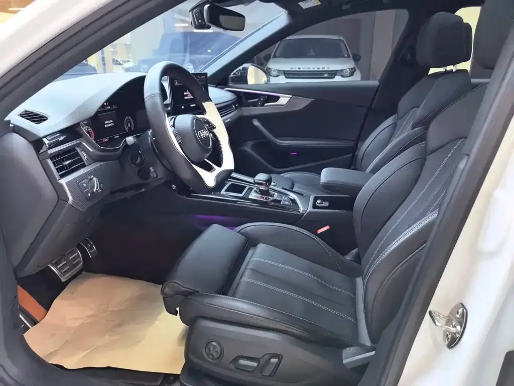 Audi A4L 2023 из CN, фото 6