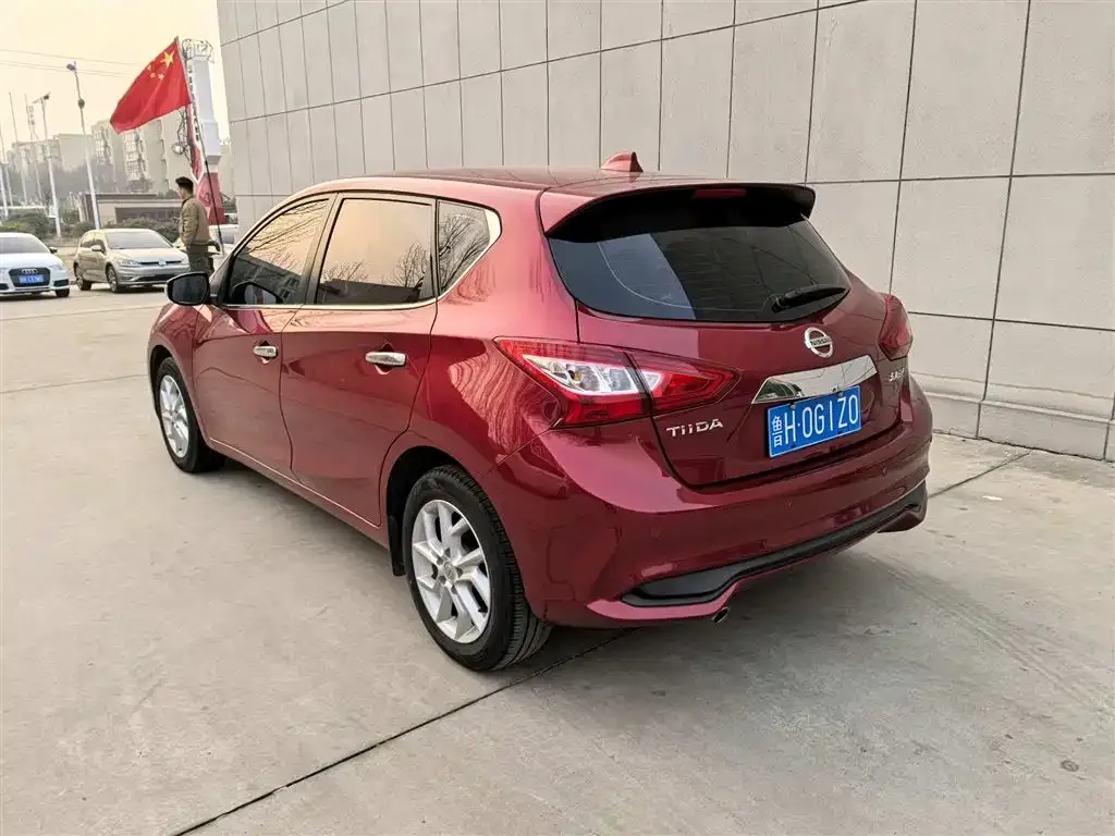 Nissan Tiida 2023 из CN, фото 2