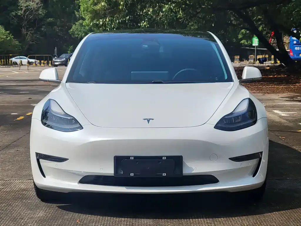 Tesla Model 3 — фото 7